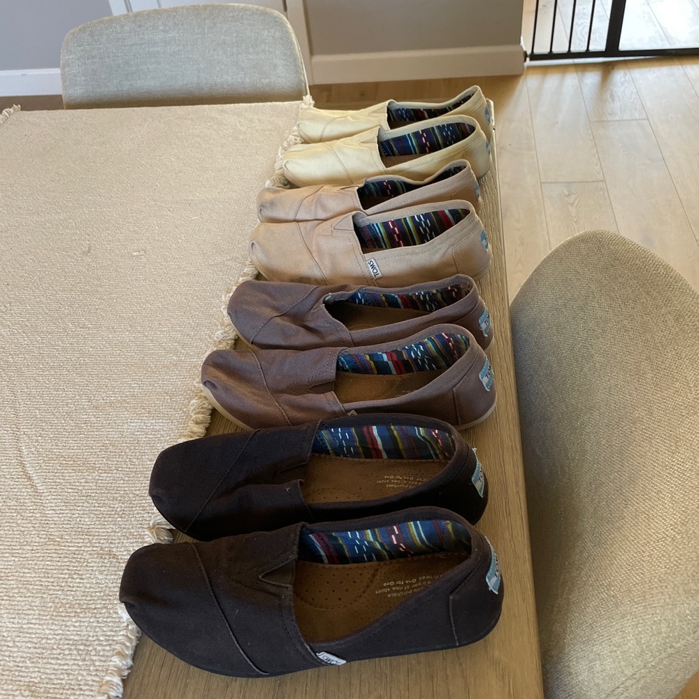 Toms alpargatas bundle: 4 pairs in fair to good condition